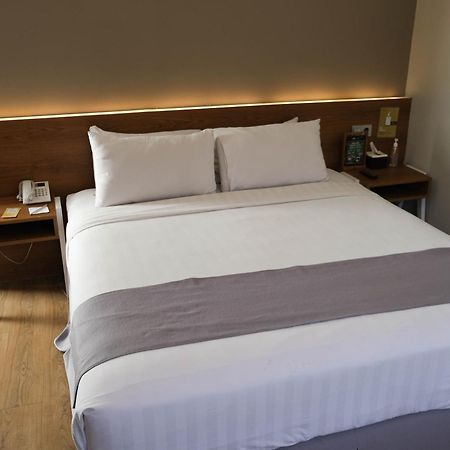 Allstay Hotel Semarang Simpang Lima Εξωτερικό φωτογραφία